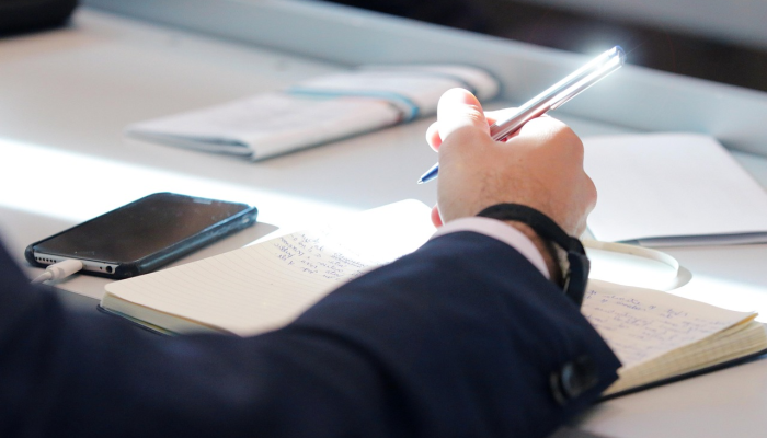 凤凰光学最新疫情：科学应对，共筑健康未来